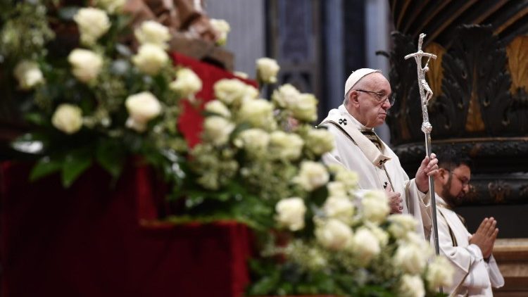 Messe pour les pauvres : le Pape invite à tendre la main à celui qui n’a rien