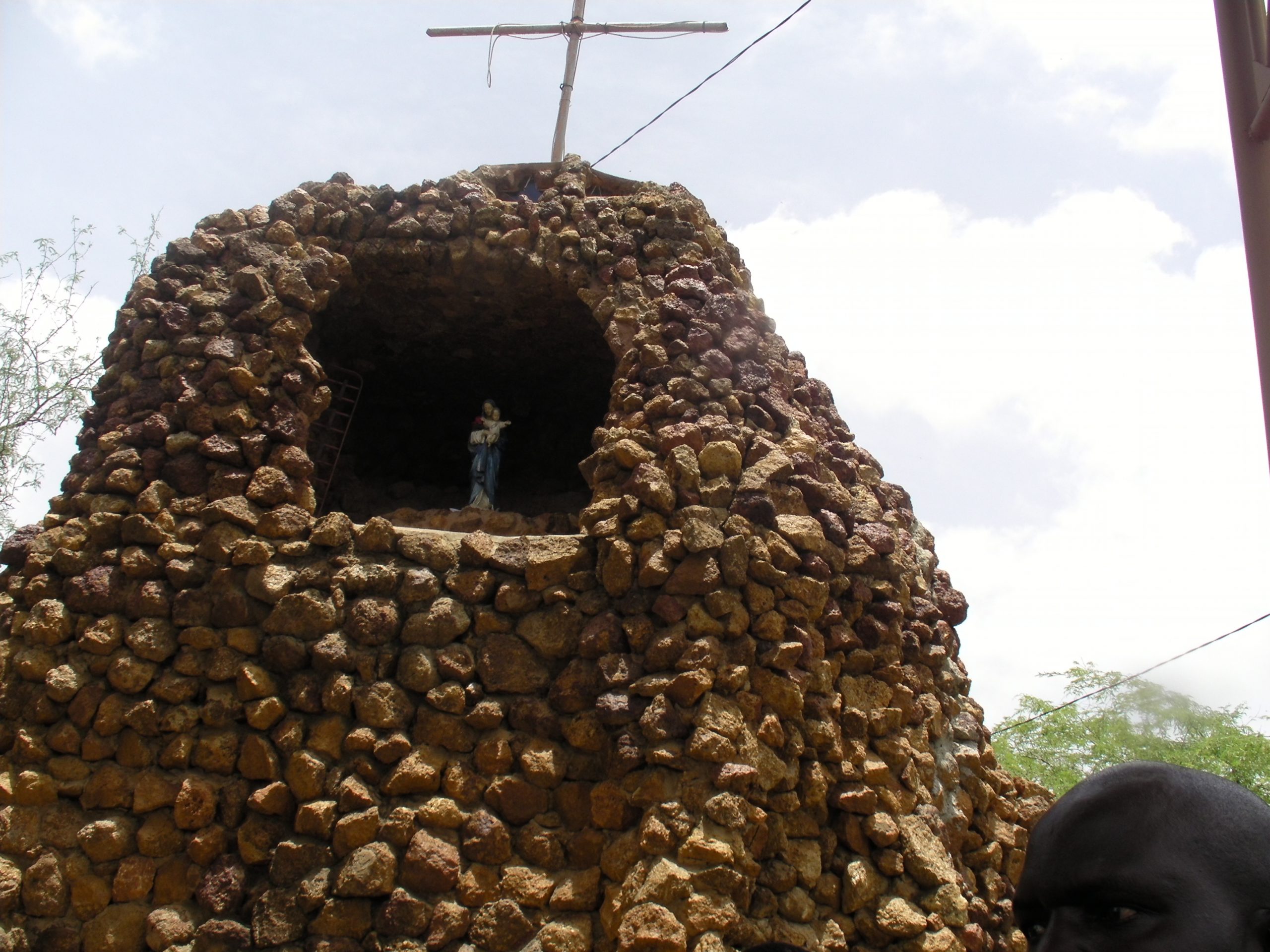 Pèlerinage diocésain de THIÈS : Monseigneur André GUÈYE au pied de Notre-Dame de Mont-Rolland…